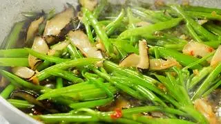 Hình ảnh ốc giác xào rau muống 