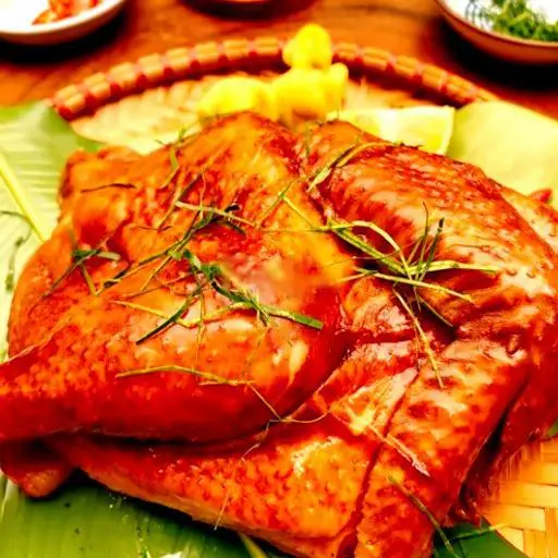 Hình ảnh Gà hun khói 1 con - Tặng nước chấm thần thánh