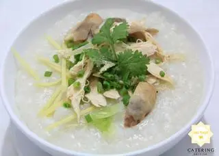 Hình ảnh Cháo Gà Ta Xé Miếng Hầm Hạt Sen Nấm Hương 