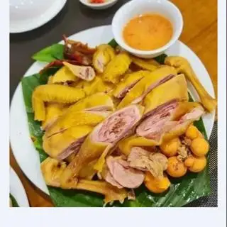 Hình ảnh Gà ủ muối nguyên con+ trứng non chặt sẵn
