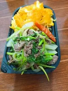 Hình ảnh Phở xào giòn bò + cô ca