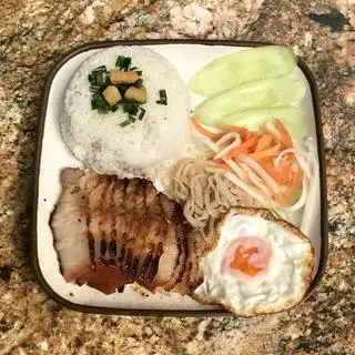 Hình ảnh Cơm ba chỉ heo - bì - trứng ốp