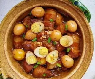 Hình ảnh cơm ba rọi kho trứng cút 