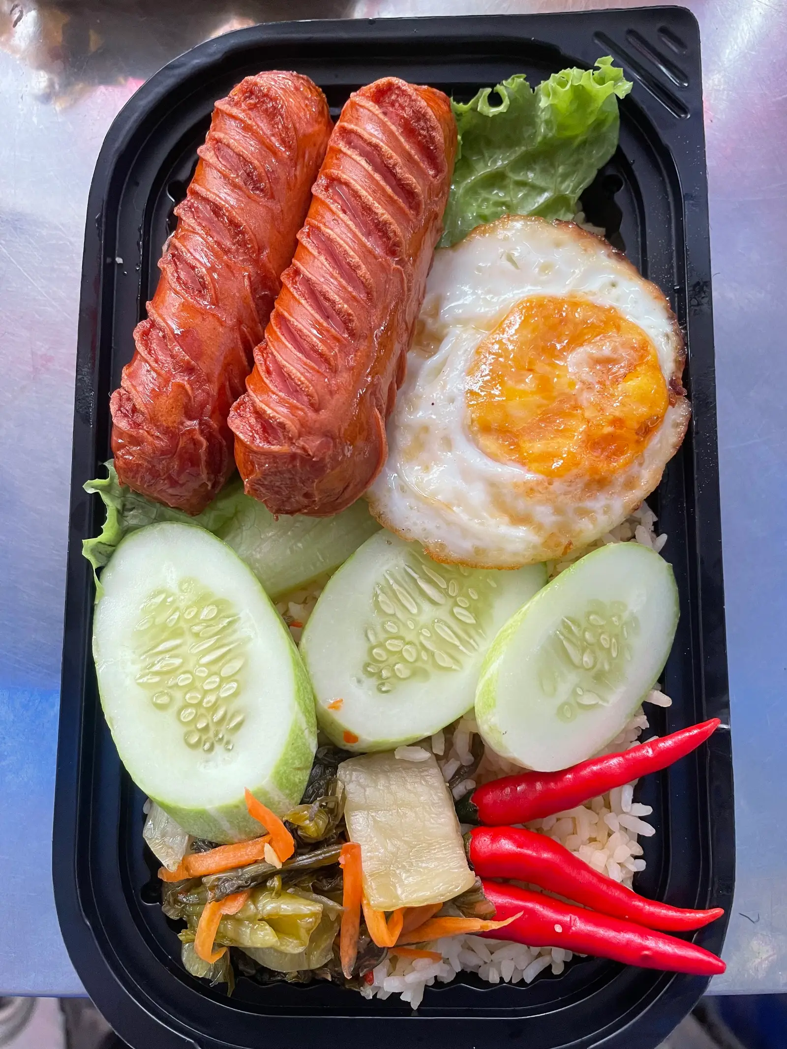 Hình ảnh Cơm chiên - Xúc Xích Gà Xông Khói ( 2 Cái ) + 1 ốp la 