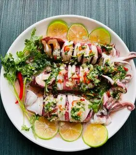 Hình ảnh Mực Ống Sốt Thái Chua Cay