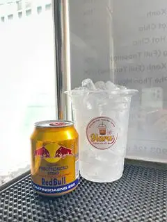 Hình ảnh RedBull Thái (kèm ly đá bự)