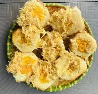 Hình ảnh Bánh bông lan trứng muối chà bông - 10 cái