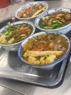 Hình ảnh Bún riêu  cua giò tai ,mọc tóp mỡ đậu bò 