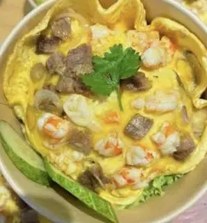 Hình ảnh Cơm Chiên Bò và Tôm Phủ Trứng 