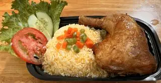 Hình ảnh Cơm gà xối mỡ góc tư 
