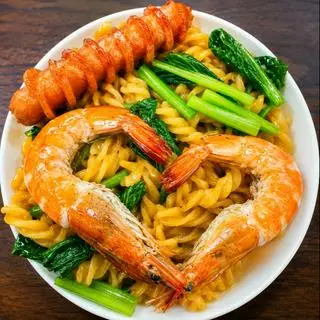 Hình ảnh nui xào tôm xúc xích.vẫn hình trái tym