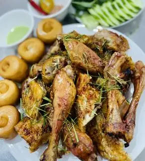 Hình ảnh Gà Nướng Lu - Lá Chanh - Muối Ớt