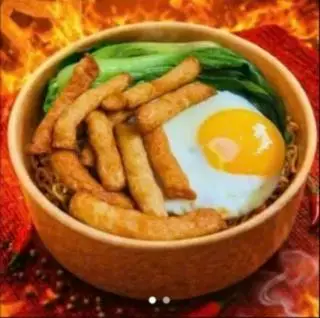 Hình ảnh Mì Indomie Trứng, Chả Cá + 1 Ly Nước Mía