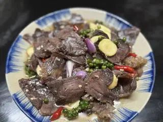 Hình ảnh Bắp bò ngâm mắm tỏi hộp nhỏ