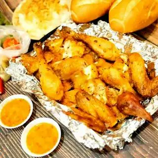 Hình ảnh Gà nướng ngũ vị da giòn (nguyên con)