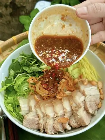Hình ảnh Bún mắm nêm thịt luộc + đậu hủ trứng