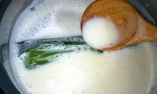 Hình ảnh SỮA ĐẬU NÀNH NHÀ NẤU ( LY)