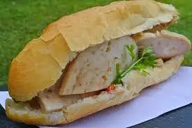 Hình ảnh Bánh Mì chả giò trứng cuộn