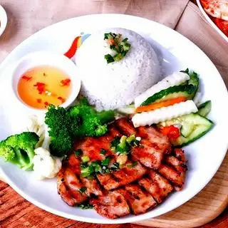 Hình ảnh CƠM TẤM SƯỜN CỐT LẾT NƯỚNG