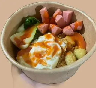 Hình ảnh Mì xào trứng xúc xích