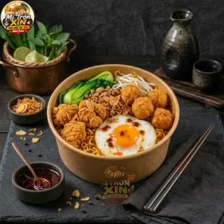 Hình ảnh Mì trộn gà chiên xù trứng lòng đào