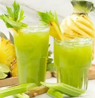 Hình ảnh Ép cần tây - táo đỏ - thơm 