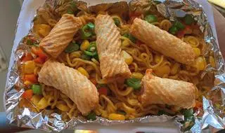 Hình ảnh Mì Trộn Indomie Chả Mực Xoắn