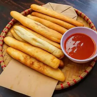 Hình ảnh Combo 5 bánh mì que + tương ớt chí chương