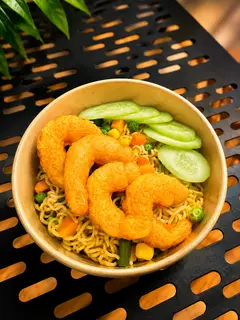 Hình ảnh Mì trộn Indomie tôm hình