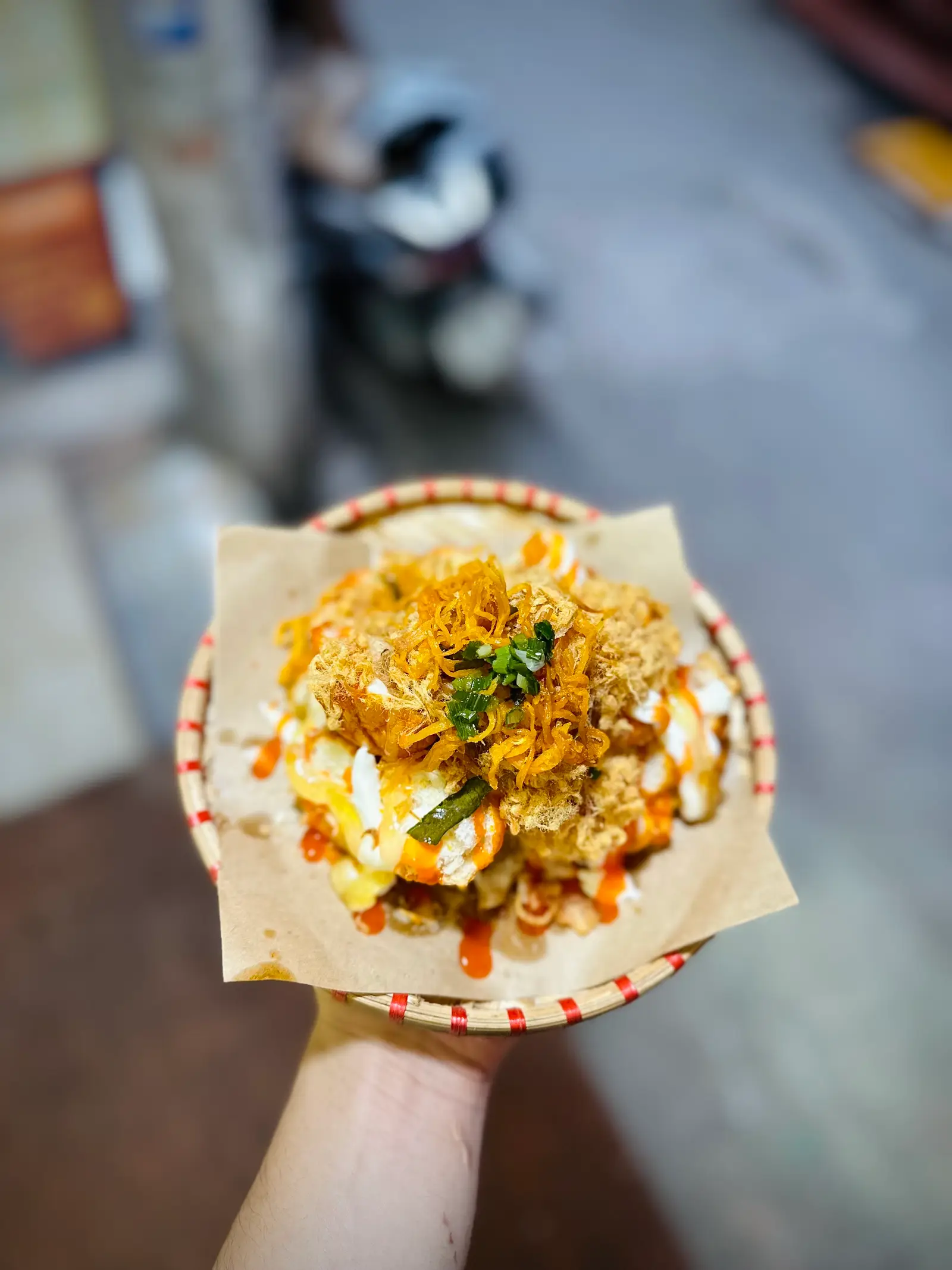 Hình ảnh Bánh Mì Muối Ớt Ruốc Gà Cay