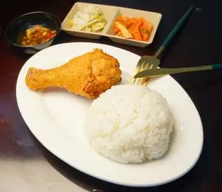 Hình ảnh Cơm đùi gà sốt mắm tỏi