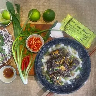 Hình ảnh Bánh canh huyết nếp truyền thống
