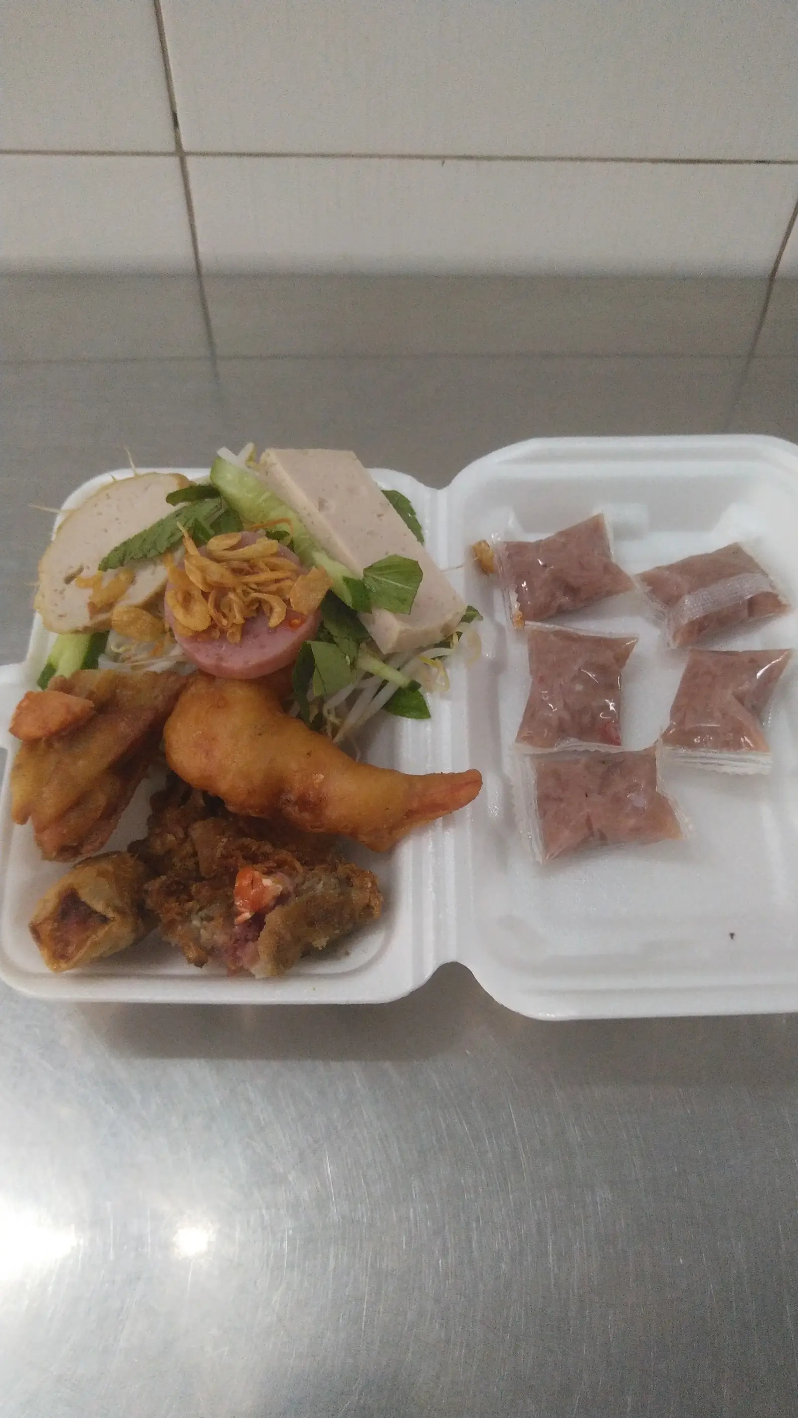 Hình ảnh Combo bánh cuốn full topping - nem - khăn lạnh