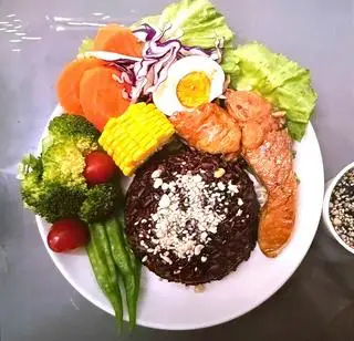 Hình ảnh Cơm gạo lứt - cá hồi sốt chanh dây