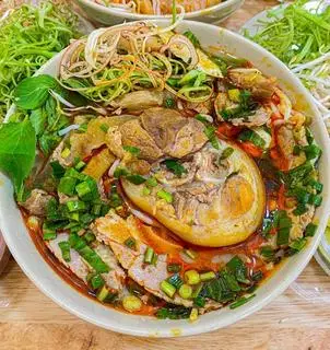 Hình ảnh Tô đặc biệt bò giò heo - nạm bò - chả