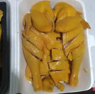 Hình ảnh Gà Luộc Nước Dừa nguyên con không đầu chặt sẵn