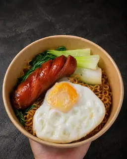 Hình ảnh Mì Trộn Trứng Xúc Xích “ Nhà Pía”