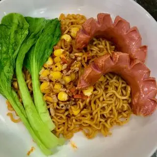 Hình ảnh Mì trộn indomie xúc xích