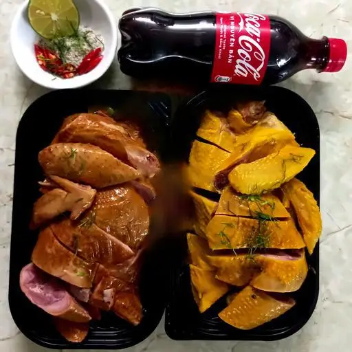 Hình ảnh Gà Ủ Muối 1/2 Con - Gà Hun Khói 1/2 Con - 2 Pepsi hoặc Miranda 330ml