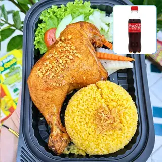 Hình ảnh Cơm GÀ đùi LỚN nhúng sốt MẮM TỎI + 1 chai coca