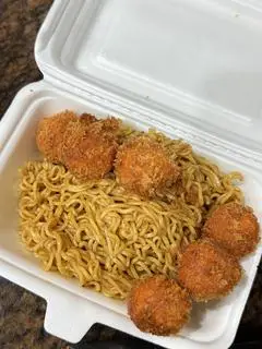 Hình ảnh Mì trộn viên phô mai