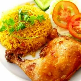 Hình ảnh Cơm chiên đùi gà góc tư