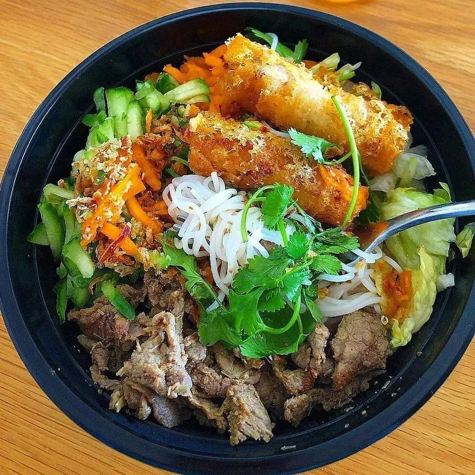 Hình ảnh 1 bún trộn bò Nam Bộ tặng topping XÚC XÍCH