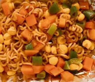 Hình ảnh Mì trộn rau củ 