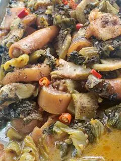 Hình ảnh Đuôi heo kho cải chua