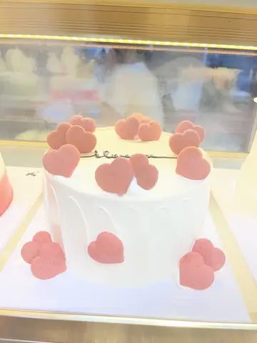 Hình ảnh Bánh Kem Trang Trí Trái Tim