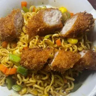 Hình ảnh Mì trộn viên - xúc xích