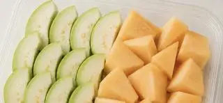Hình ảnh Ổi + Dưa Lưới size L 1kg