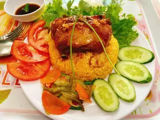 Hình ảnh Cơm chiên gà mắm tỏi