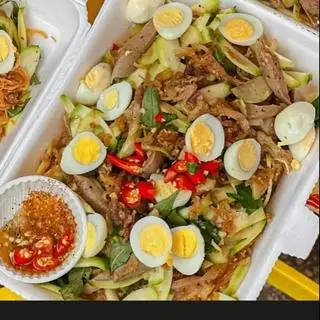 Hình ảnh 1×Tré Trộn Khổng Lồ Siêu To, 10×Trứng cút chấm muối tiêu, 2✕Bánh Phồng Tôm, 1×Bịch Bánh Dừa Mè Giòn 3 cái bự, 1×Cóc Xoài Lắc Mu